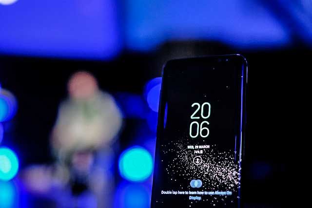Galaxy S8 не включается, застрял на логотипе samsung, батарея не заряжается