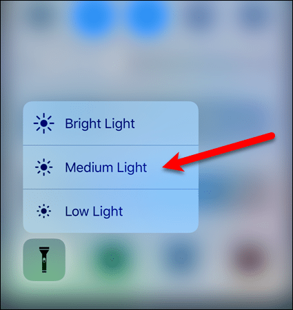 Отрегулируйте уровень яркости фонарика на iOS 10