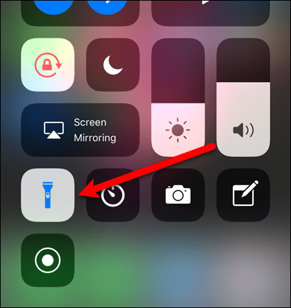 Включить фонарик на iOS 11