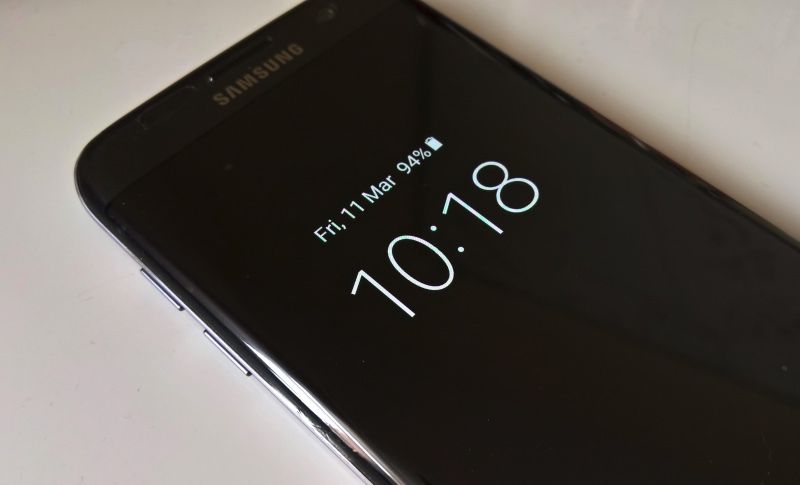 Samsung Galaxy S7 edge - всегда включенный AMOLED дисплей