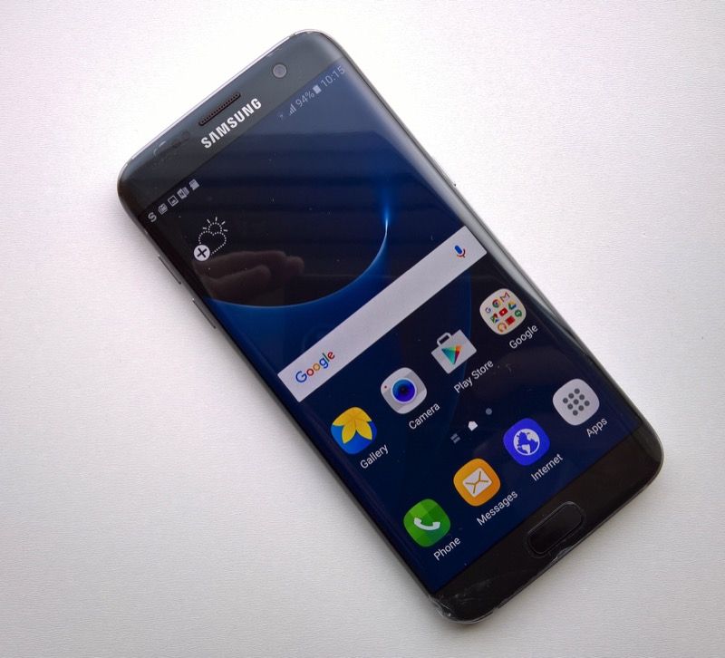 Samsung Galaxy S7 edge - вид спереди