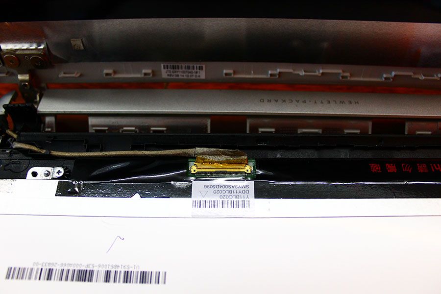 HP14-v148ca_disassembly_lcd_replacement19